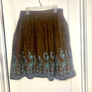 JH Collectibles full pleated brown skirt with turquoise bead detail size 14